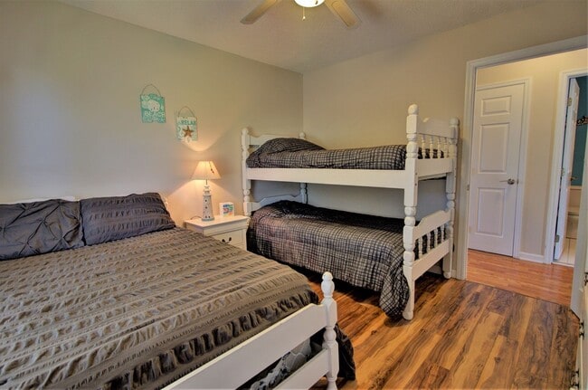 Building Photo - Surf City - 3BR 2BA Pet Friendly Cottage O...