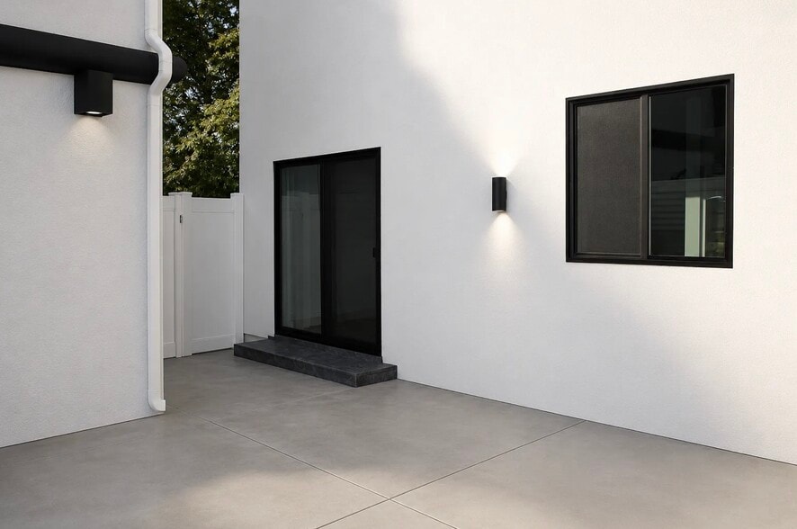 Building Photo - 15217 W Roya St