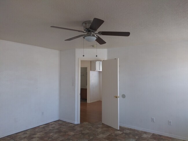 Building Photo - 9109 Valle Vidal Plz SW