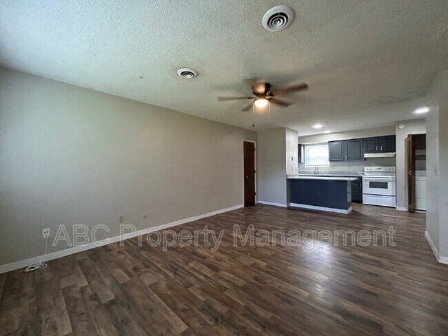 Primary Photo - 1603 Juniper Cir