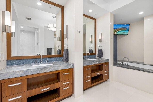 Building Photo - 1000 S Ocean Blvd