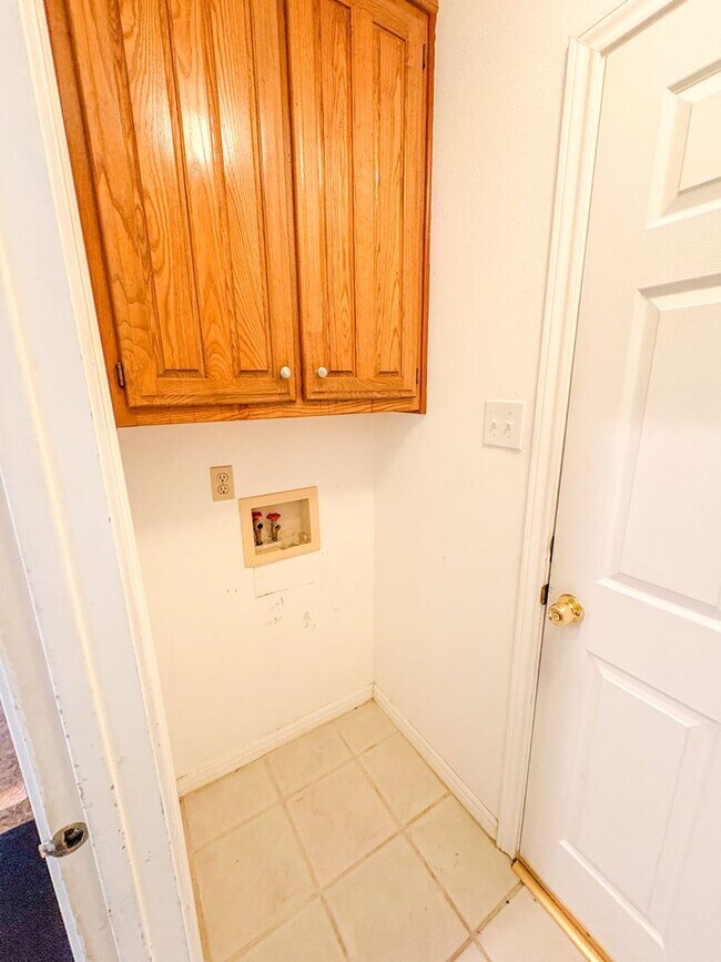 Building Photo - 1221 Walden St