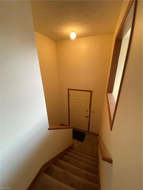 Building Photo - 347 Villa St
