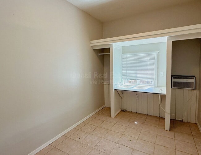 Building Photo - 121 N 12th Ave