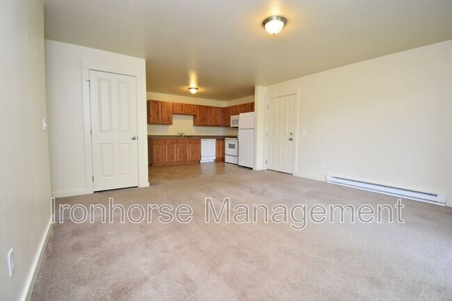 Building Photo - 807 W Villard St