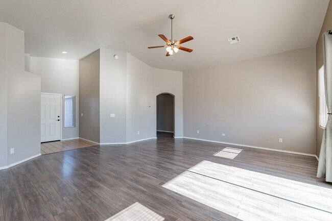 Building Photo - 8220 N Freshwater Ln