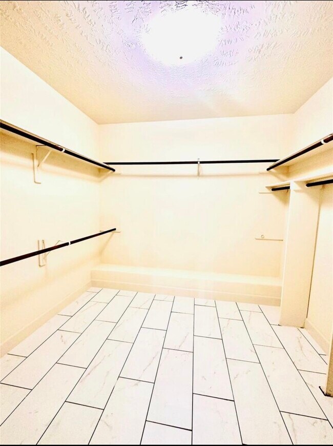 Building Photo - 5902 Crestford Park Ln