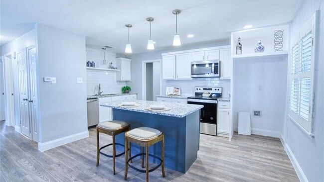 Building Photo - 2442 Oates Dr