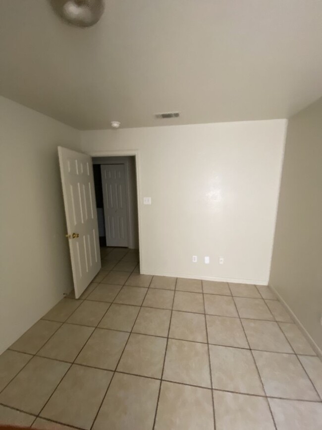 Building Photo - 2801 Seabiscuit Dr