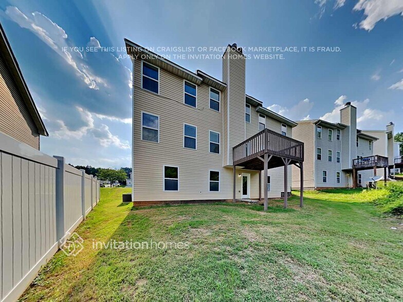 Building Photo - 4084 Sitka Dr