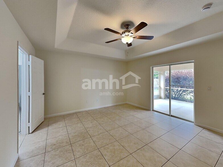 Building Photo - 1009 SW Alcantarra Blvd