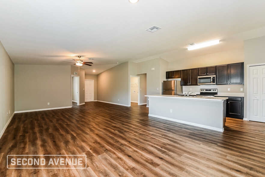 Building Photo - 2343 Briarwood St