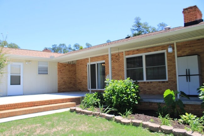Building Photo - 3 Bedroom 2 bath W/ Bonus In Hammond Hills