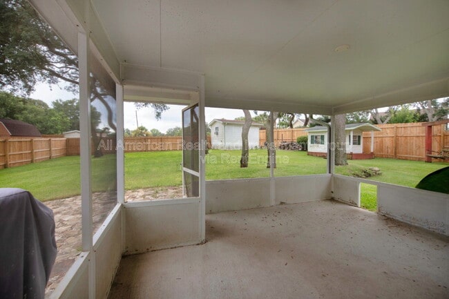Building Photo - 20 Dogwood Ln