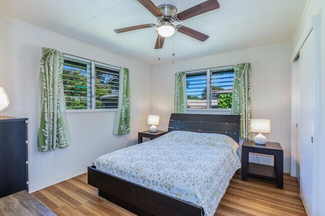 Building Photo - Downtown Hanalei, walk to town and beach, fully furnished 3 bedroom 2bath home available 9/1/26