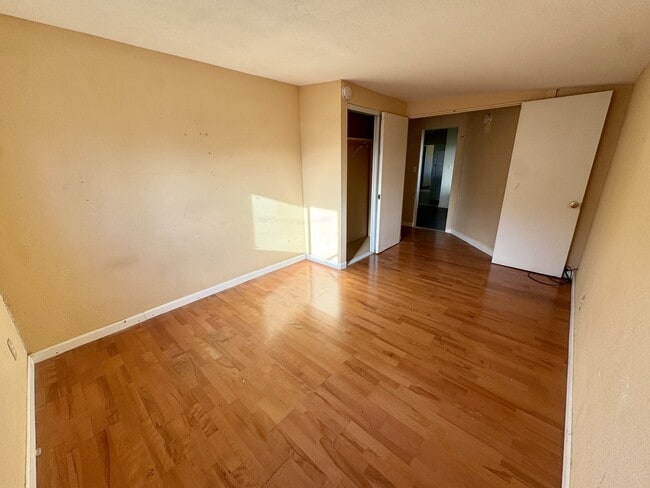 Building Photo - 8740 Catalpa Ave