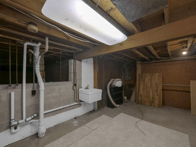 Building Photo - 5715 Longford Dr