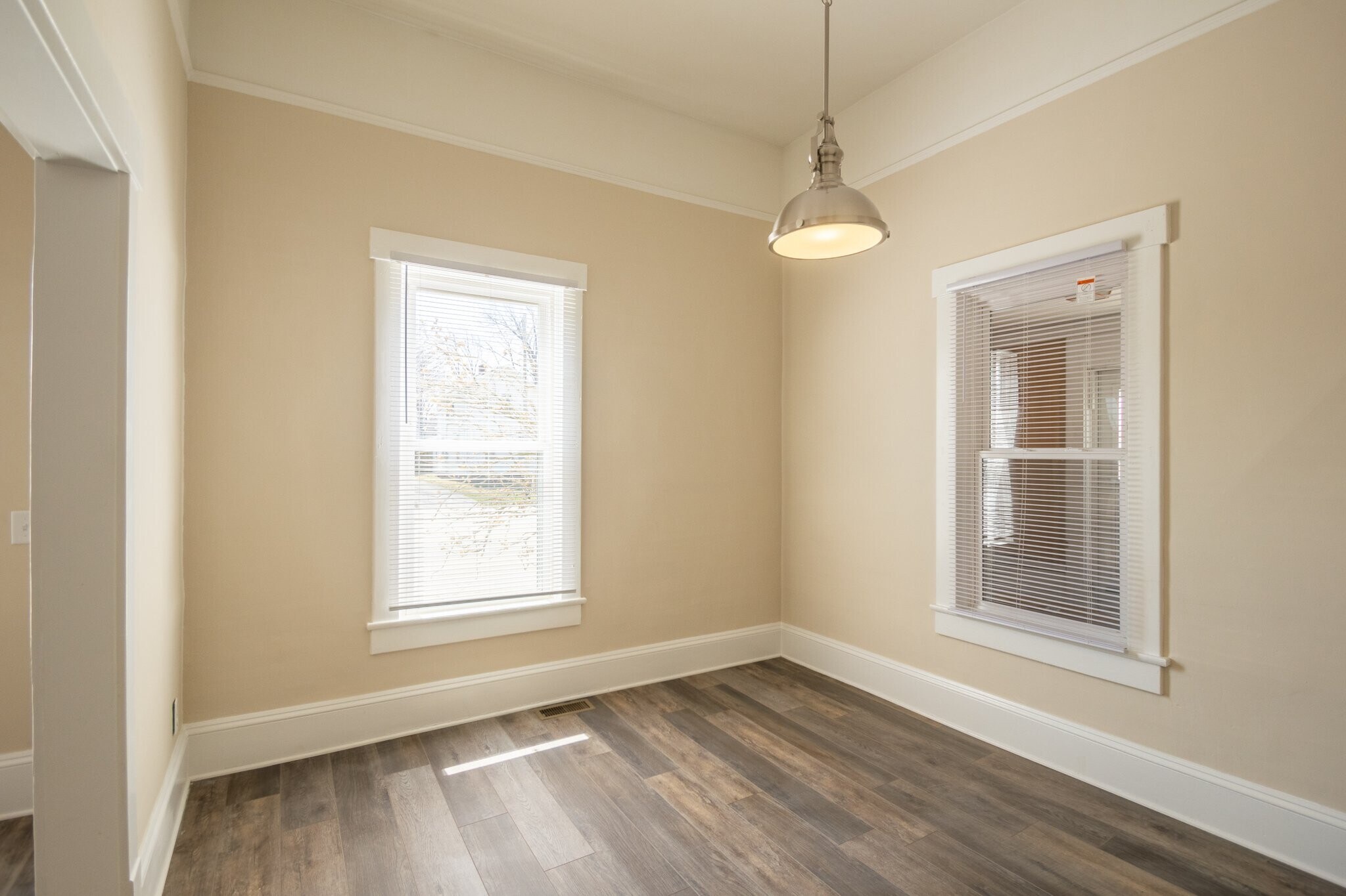 Building Photo - 37735 Vine St