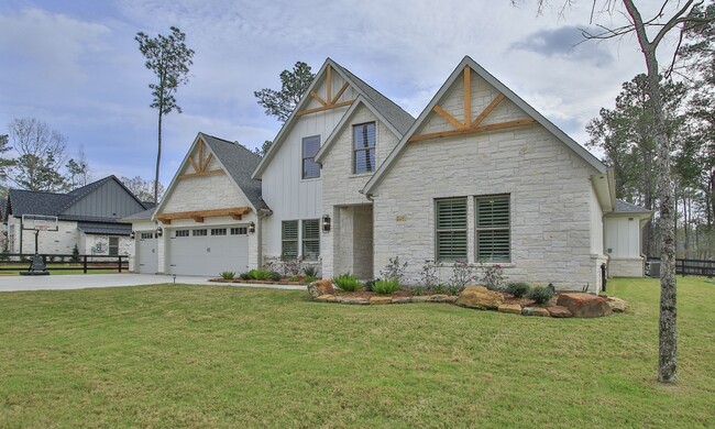 Building Photo - 21359 Monarch Dr