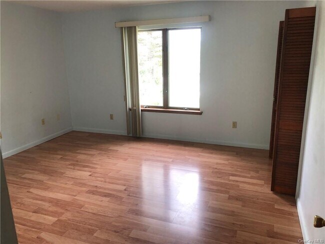 Building Photo - 552 NY-32