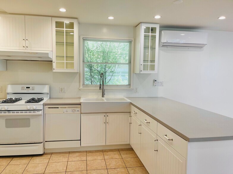 Building Photo - 12114 Ohio Ave