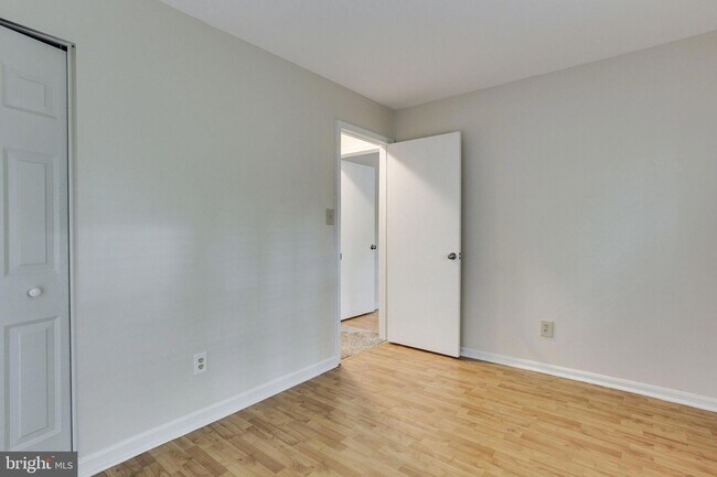 Building Photo - 2937 Village Spring Ln