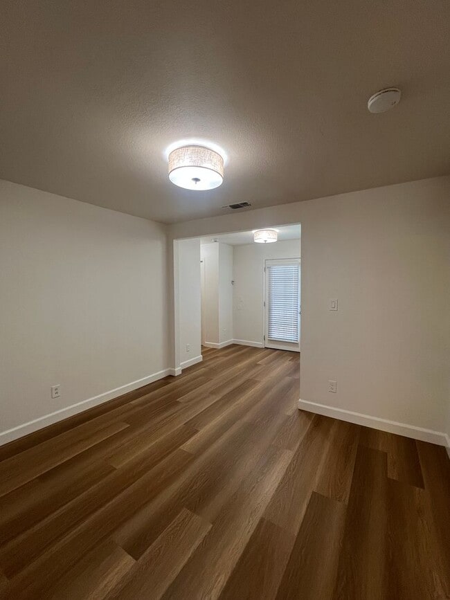 Building Photo - GORGEOUS REMODELED 3 BEDROOM HOME IN TAHOE PARK!!