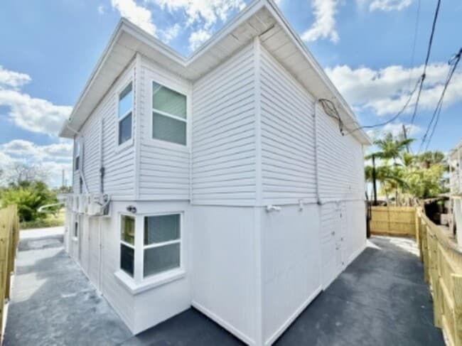 Building Photo - 80 146th Ave