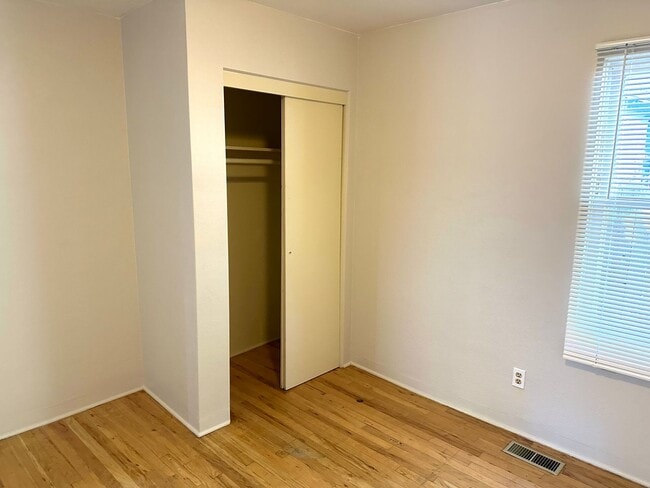 Building Photo - 1-Bedroom in North End
