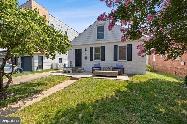 Primary Photo - 913 S Oak St