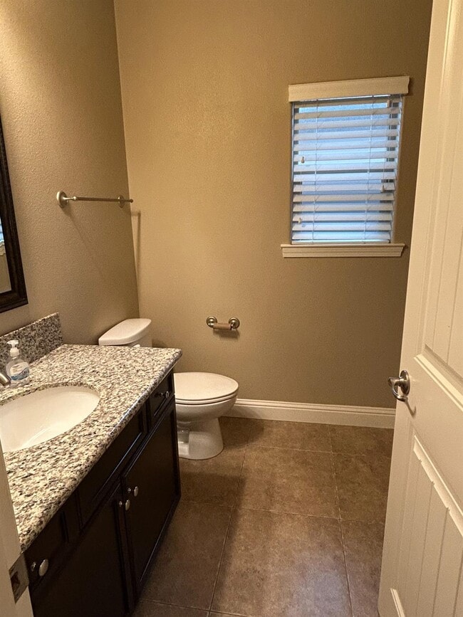 Building Photo - 2656 Cherry Tree Dr