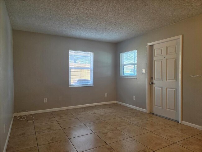 Building Photo - 2410 W Cypress St