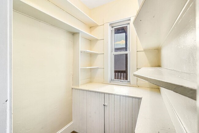 Building Photo - 38 Cameron St