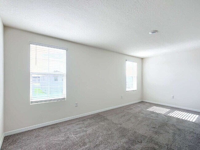 Building Photo - 5 Bedroom Rental Home with Large Backyard in Ocala Crossings!