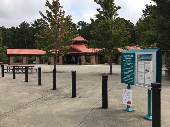 Building Photo - 2690 Binghampton Ln