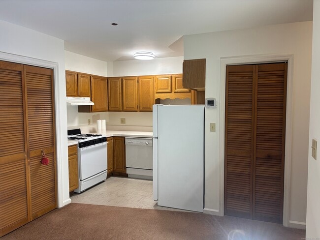 Building Photo - 181 Westport Ave