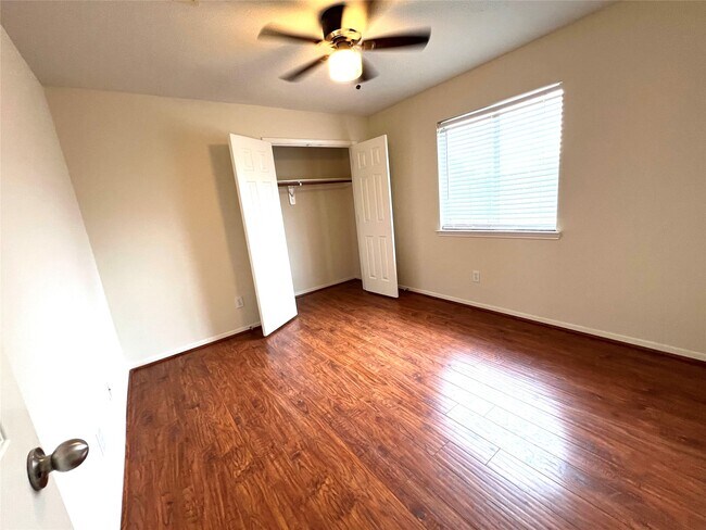Building Photo - 442 Pinewood Ridge Dr