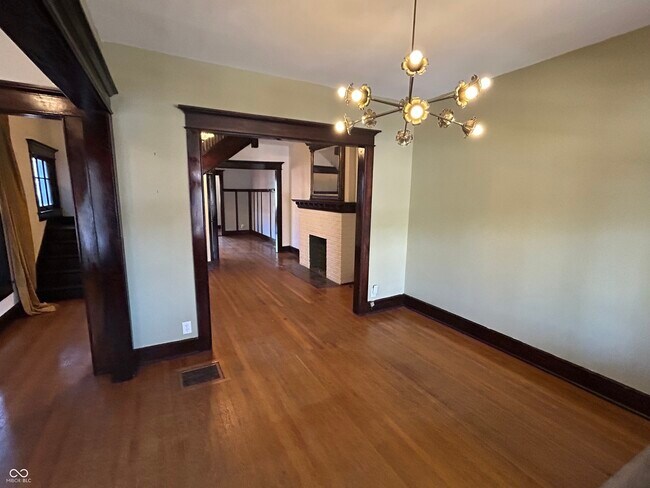 Building Photo - 963 Woodruff Pl W Dr