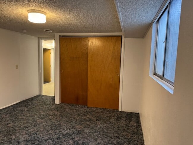 Building Photo - 2405 Sunset Dr