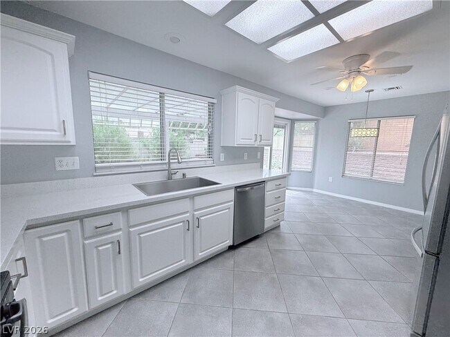 Building Photo - 9709 Blue Bell Dr
