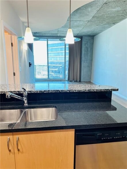 Building Photo - 400 W Peachtree St NW