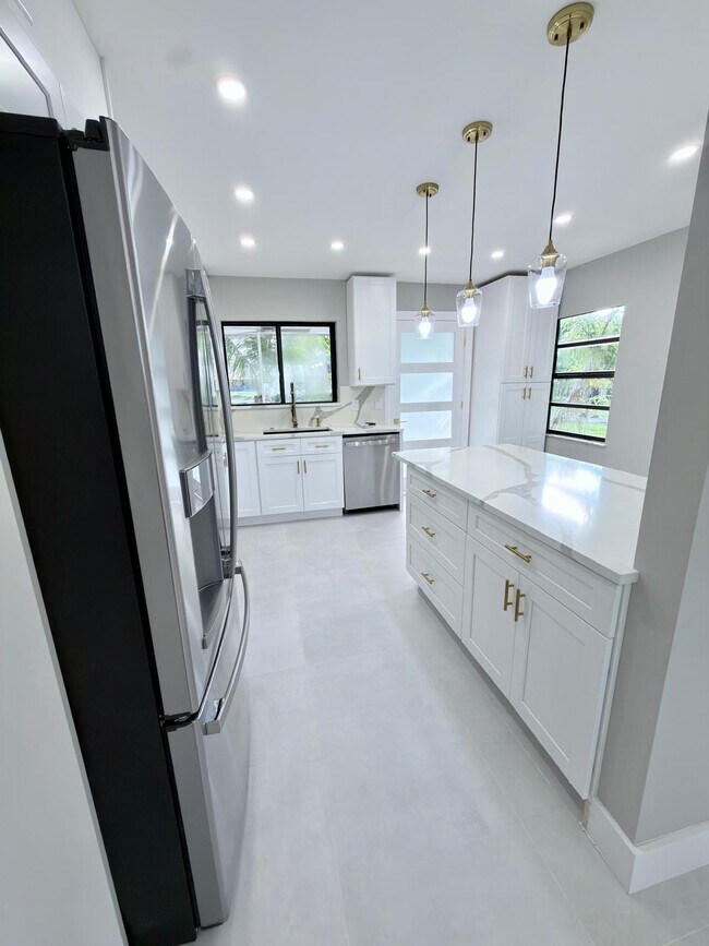Building Photo - 46 Tara Lakes Dr E
