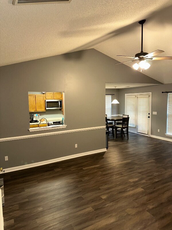 Building Photo - 289 Rolling Rock Rd