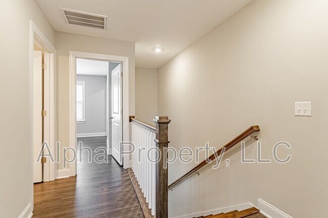 Building Photo - 105 Remount Way