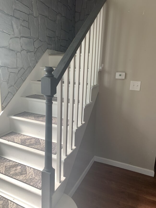 Building Photo - 64 Bidlack St