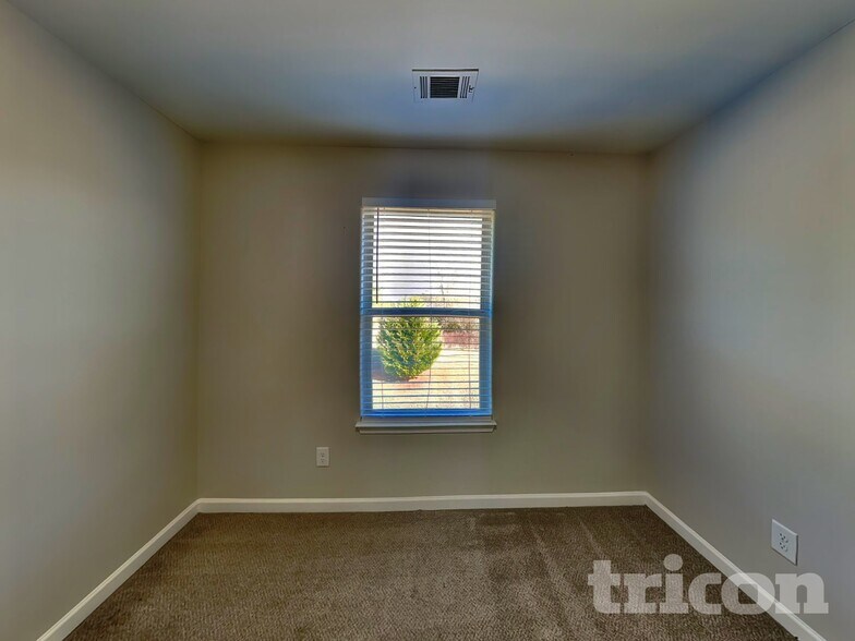 Building Photo - 424 Hyder Ct