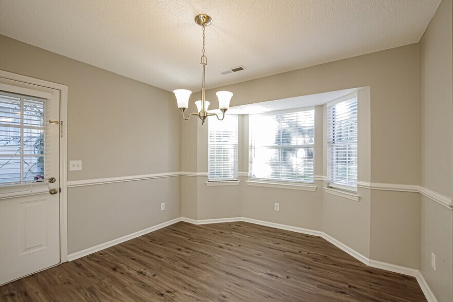 Building Photo - 4817 Farmview Dr