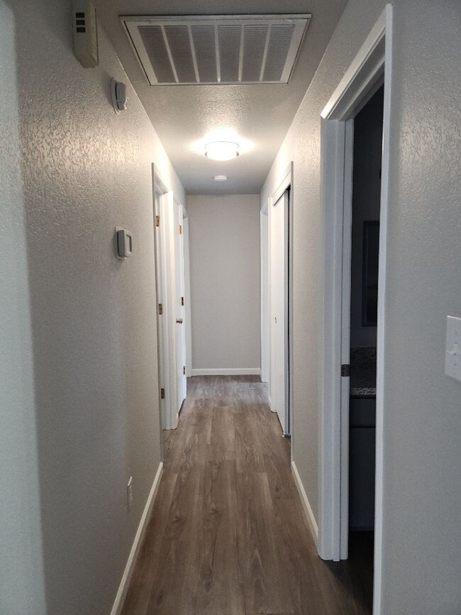 Building Photo - Modern 3 Bedroom Home with Spacious Backyard