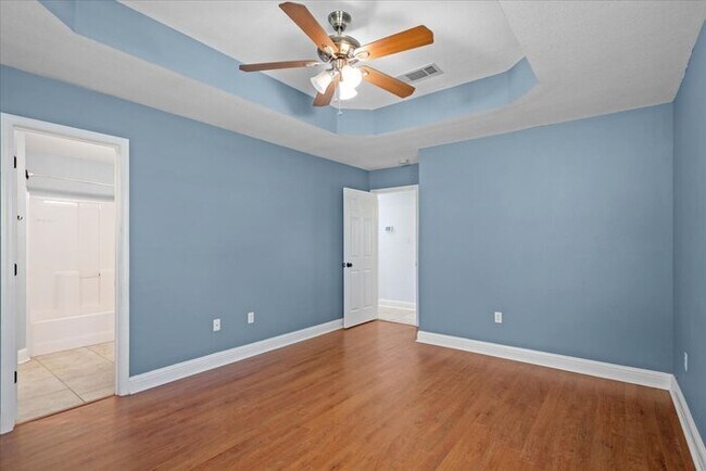 Building Photo - 15116 Rosewood St