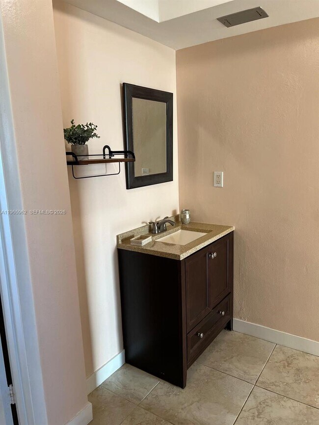 Building Photo - 1591 NE Miami Gardens Dr